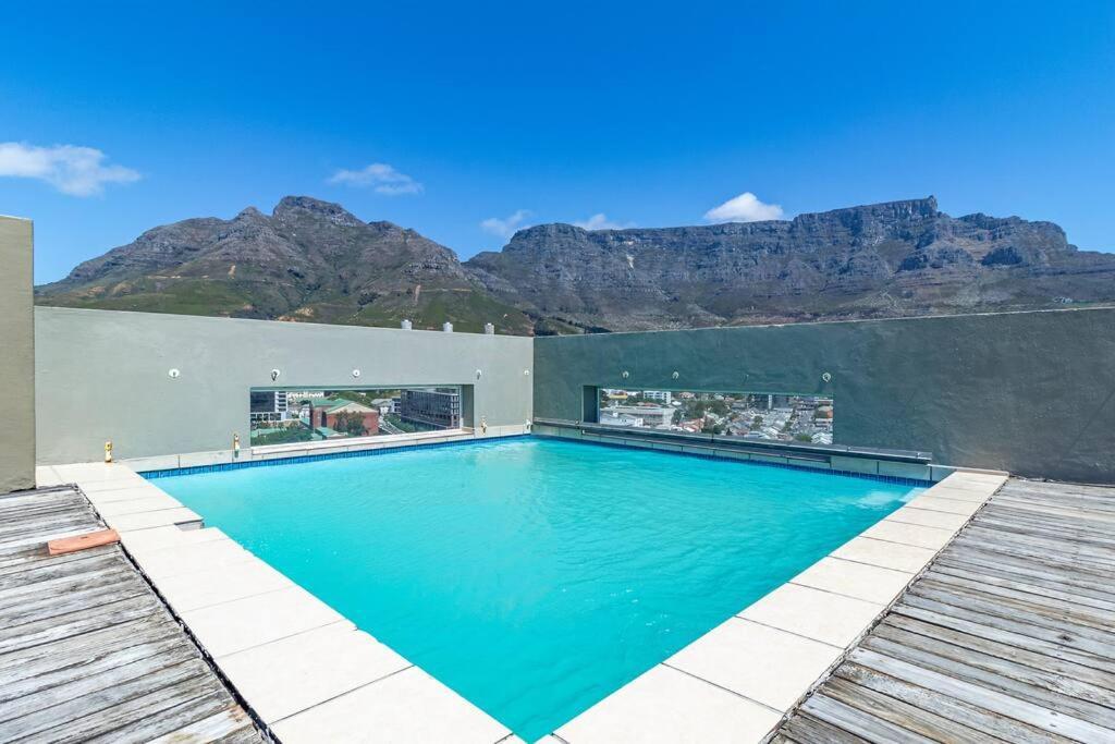 Apartment Heart Of Cape Town, Local Vibes